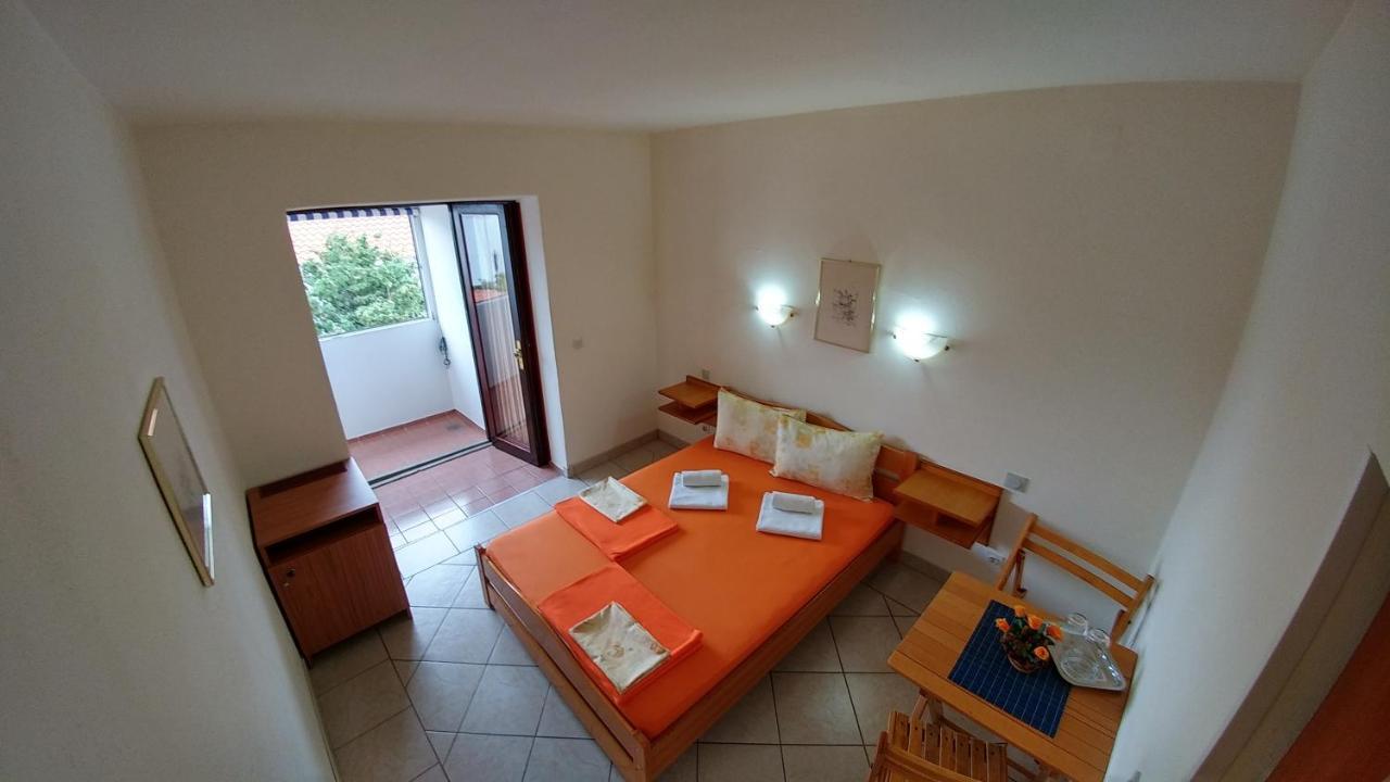 Apartments And Rooms Bova Baška Exterior foto