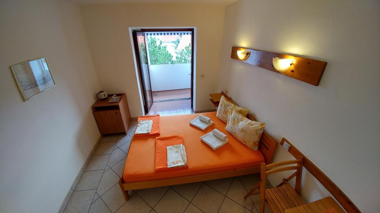 Apartments And Rooms Bova Baška Exterior foto