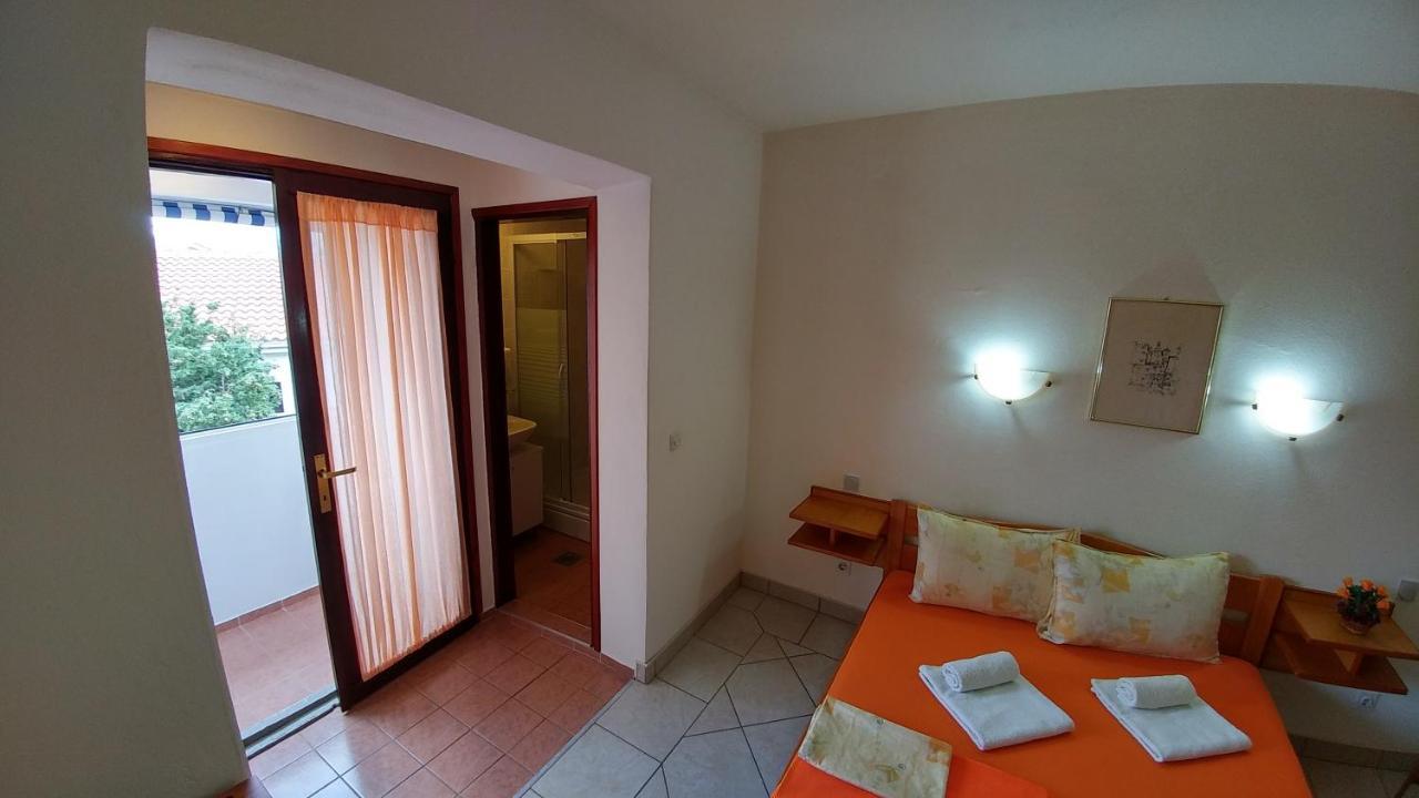 Apartments And Rooms Bova Baška Exterior foto